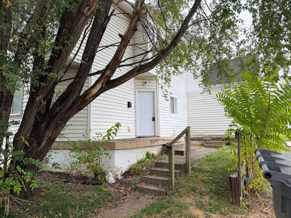 Foto principal - 1017 Laurel St