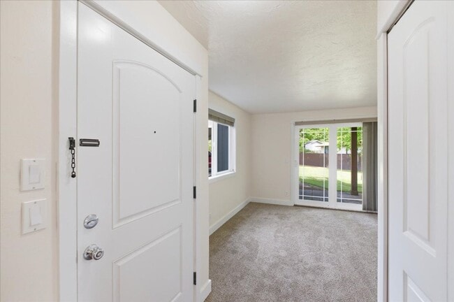 Building Photo - 2864 Newton Pl