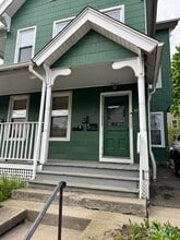 Building Photo - 95 Sunnyside Ave
