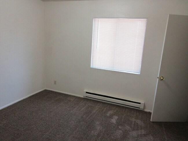 Foto del edificio - 2 bedroom, 1.5 bathroom, 2 Story Apartment in the Heart of Town