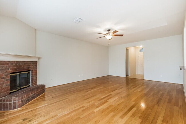 Building Photo - 1101 Marcia Ln