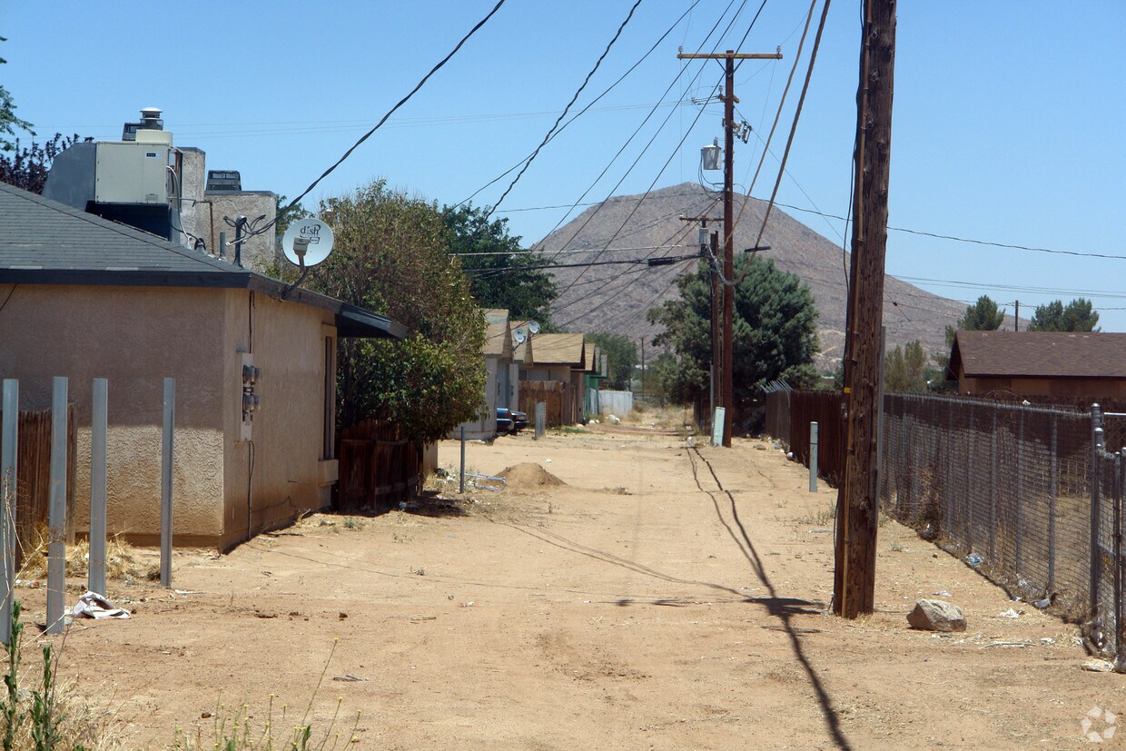 Foto del edificio - 15945 Sago Rd
