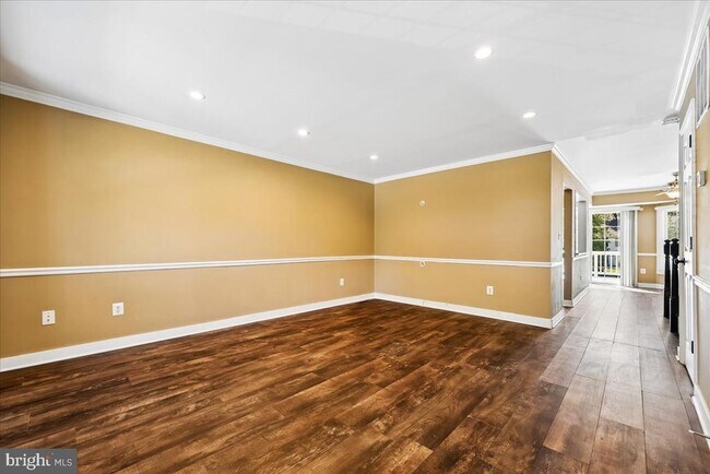 Foto del edificio - 6630 Commodore Ct