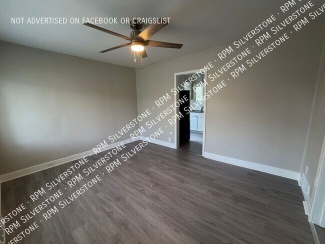 Foto del edificio - 1228 E Meyers Ave