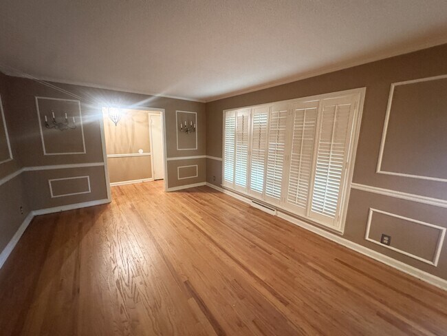 Building Photo - 1618 Cambridge Dr