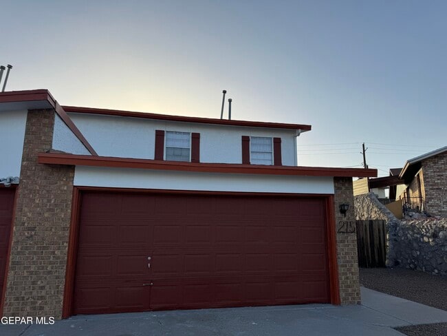 Building Photo - 213 Moon River St