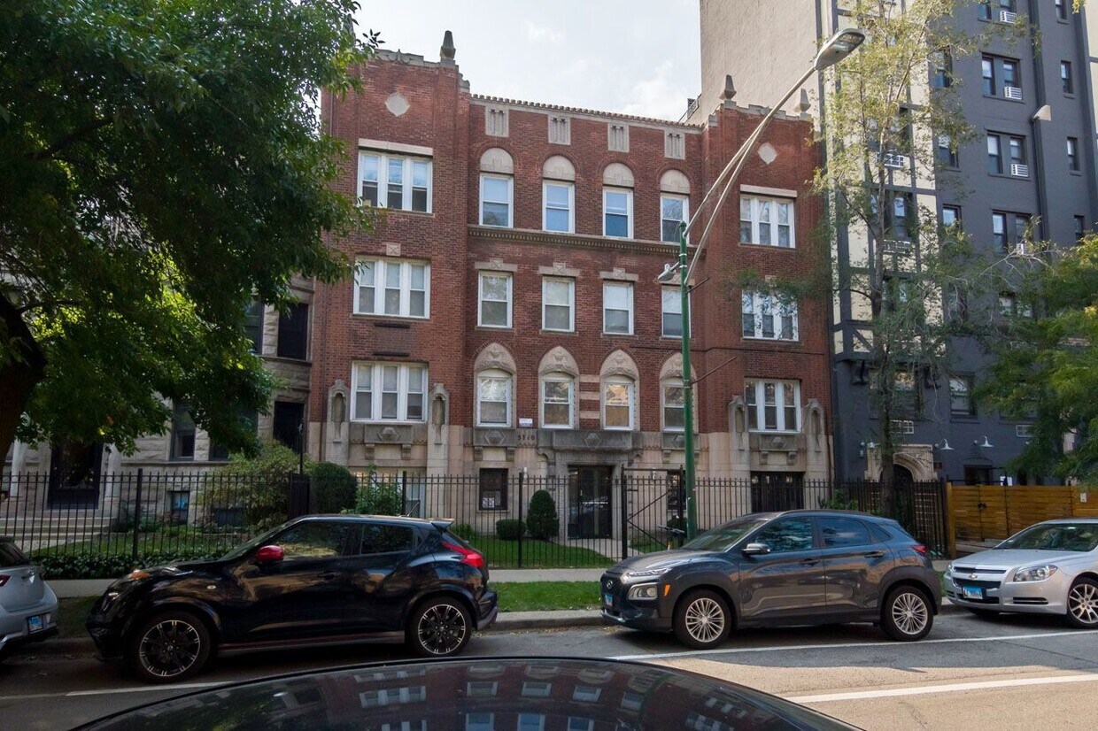 Primary Photo - 5710 N Winthrop Ave