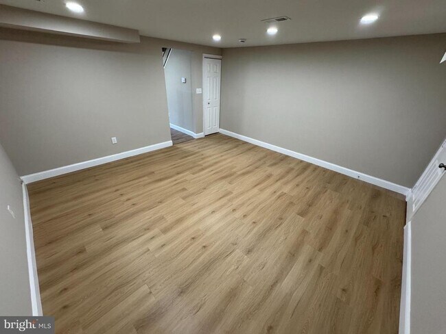 Building Photo - 3021 Elizabeth Ave