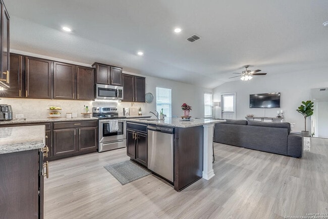 Building Photo - 2915 Thackery Groove