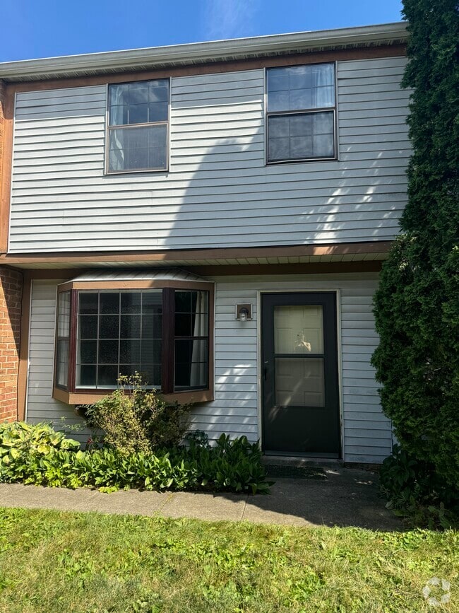 Building Photo - 973 Cross Country Dr E