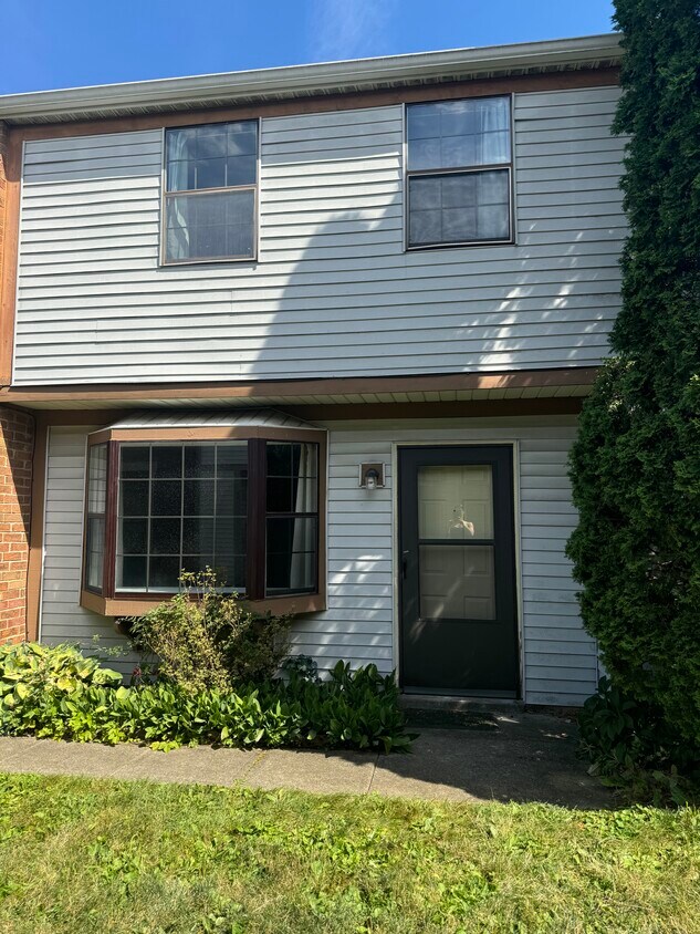 Foto principal - 973 Cross Country Dr E