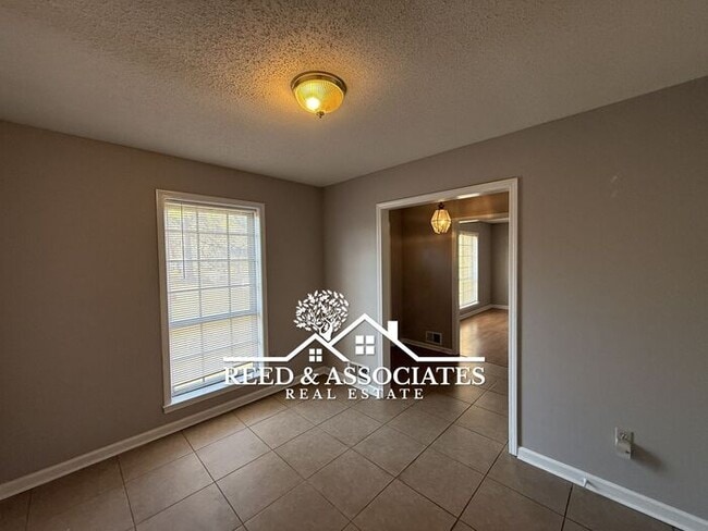 Foto del edificio - 3 Bedroom Located Near Kirby High School