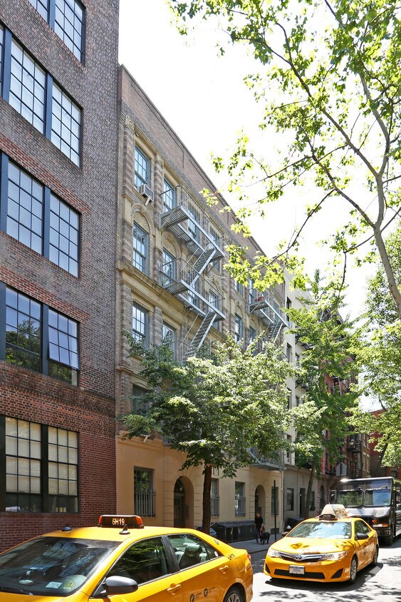 Primary Photo - 34-36 Morton St