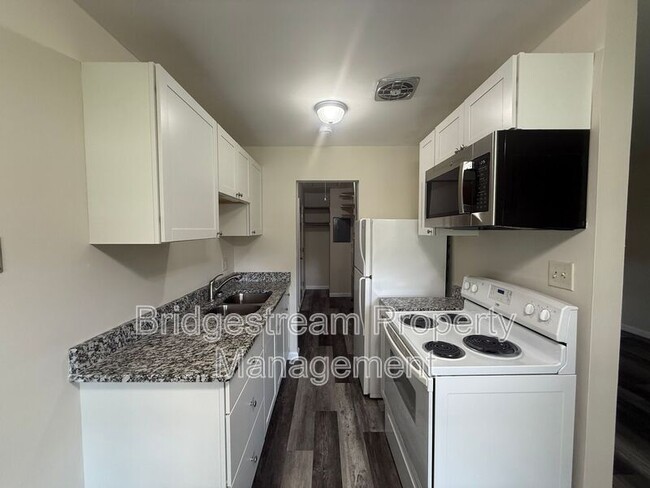 Building Photo - 4352 Sunray Rd
