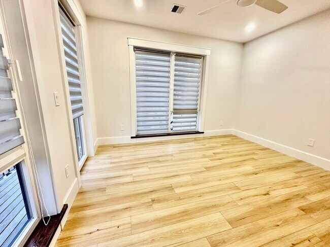 Foto del edificio - 100 Mt Pleasant Ave