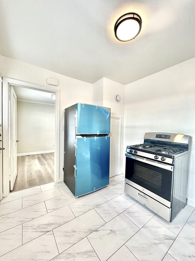 Building Photo - Remodeled 1 Bed/ 1 Bath Apartment in Burlingame Available NOW!