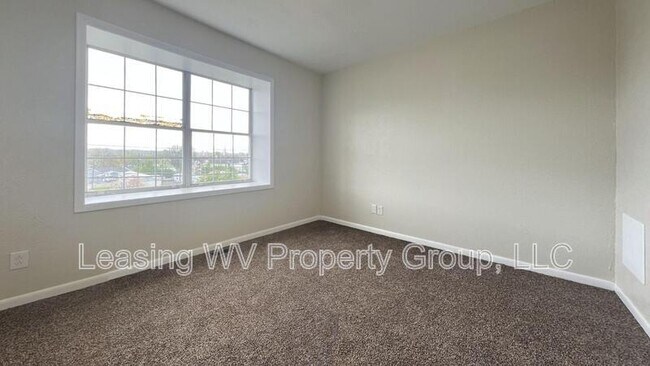 Foto del edificio - 139 Clayton Ave