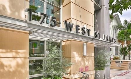Foto del edificio - 175 W St James St