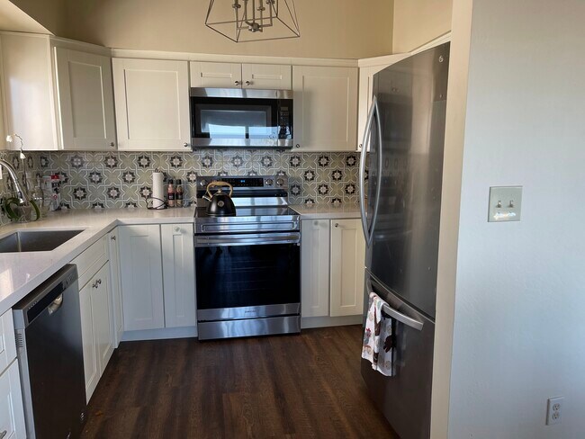 kitchen - 325 Park Dr