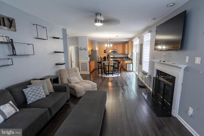 Foto del edificio - 6004 Glenn Station Ct