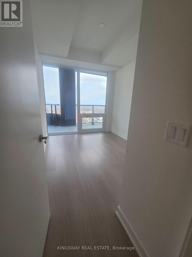 Photo du bâtiment - 448 Burnhamthorpe Rd W