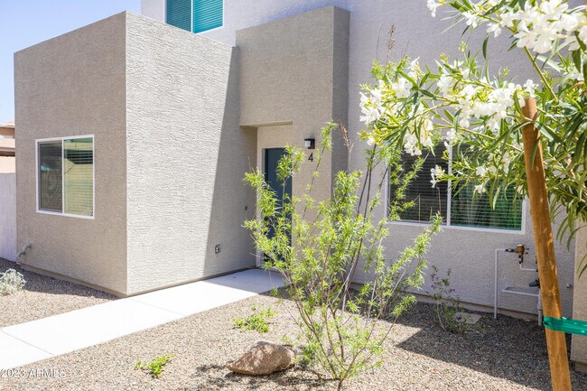 Foto del edificio - 2842 E Tracy Ln