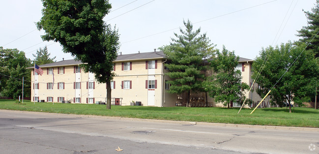 Patios en Roselawn - Courtyards at Roselawn Park