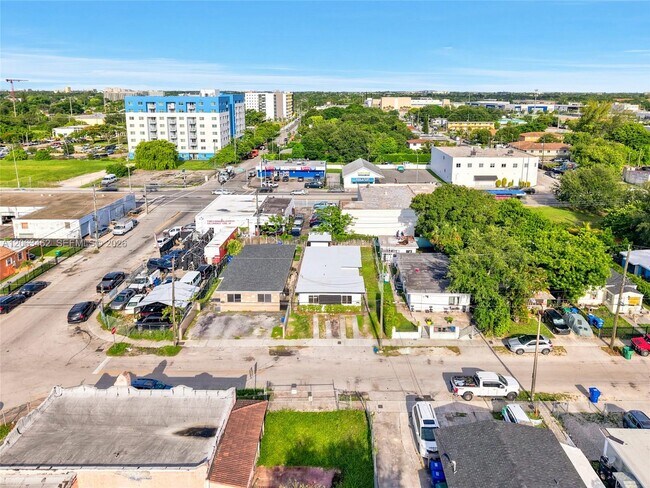 Foto del edificio - 6920 NW 6th Ct
