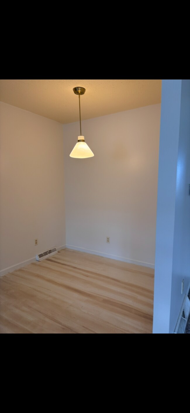 Foto del edificio - 315 E 2nd St