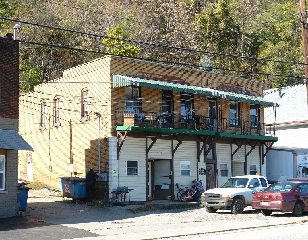 701707 Freeport Rd, Creighton, PA 15030 Apartments in Creighton, PA