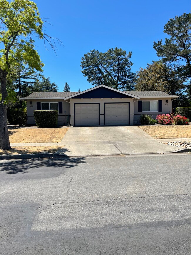 Building Photo - 652 Vasona Ave