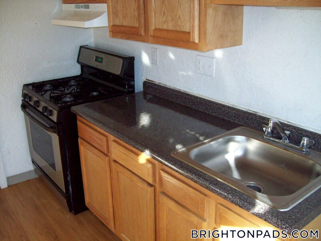 Primary Photo - 134 Englewood Ave