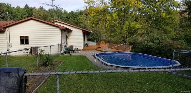 Foto del edificio - 1497 Gage Rd