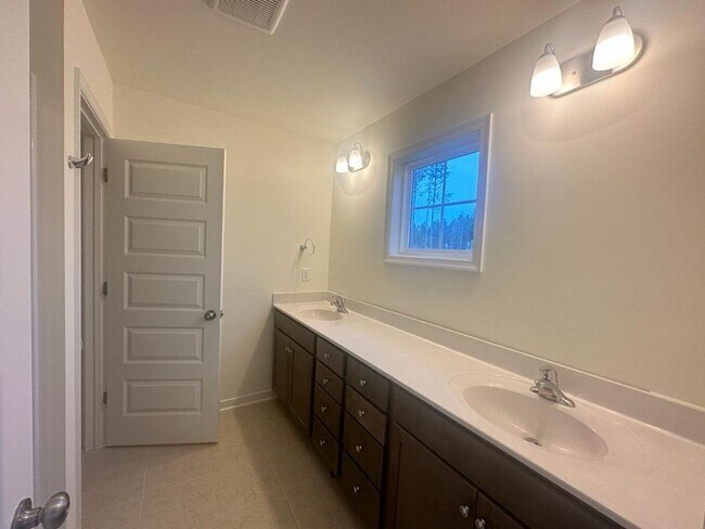 Building Photo - 18628 Palisades Rdg