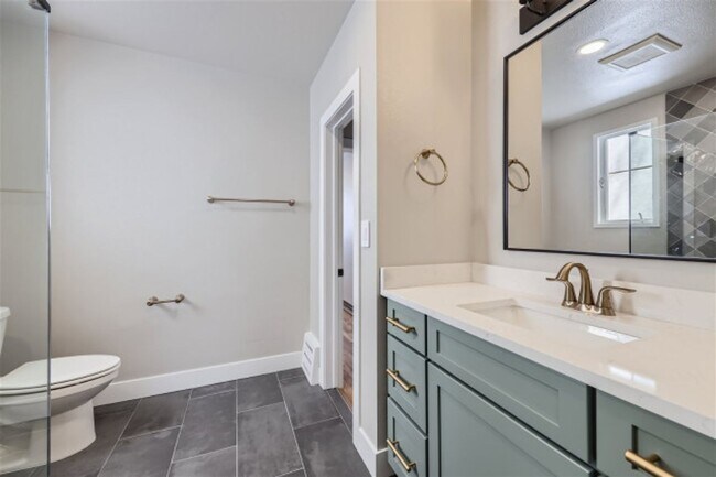 Building Photo - AMAZING LOCATION 2 Bed 2 Bath Home In Downtown Louisiville