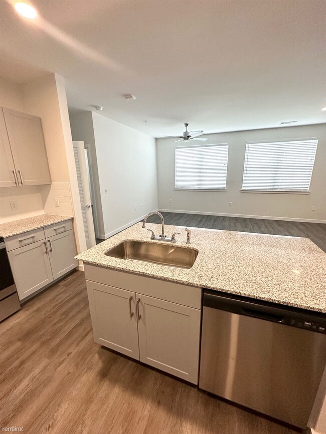 Foto del edificio - 1 br, 1 bath Condo - 4761 W University Dr ...