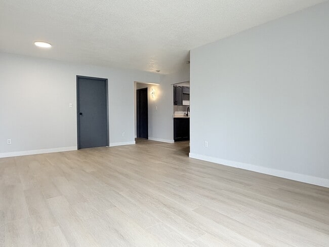 Building Photo - 2950 Elsmere Ave