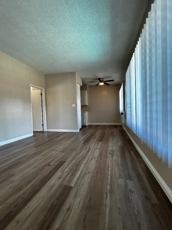 Building Photo - 260 N Oak Ave