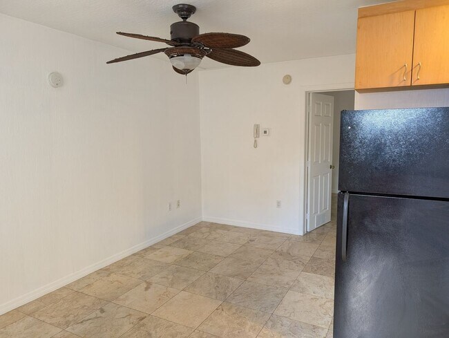 Foto del edificio - 728 NE 13th Ct