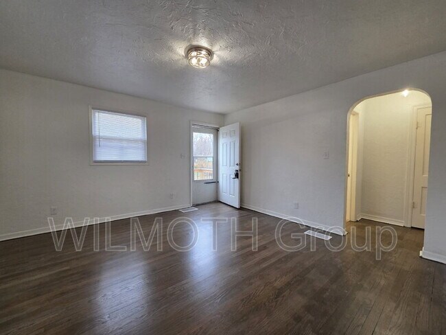 Foto del edificio - 702 W 23rd St