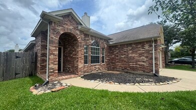 Building Photo - 10006 Kendahlwood Ln