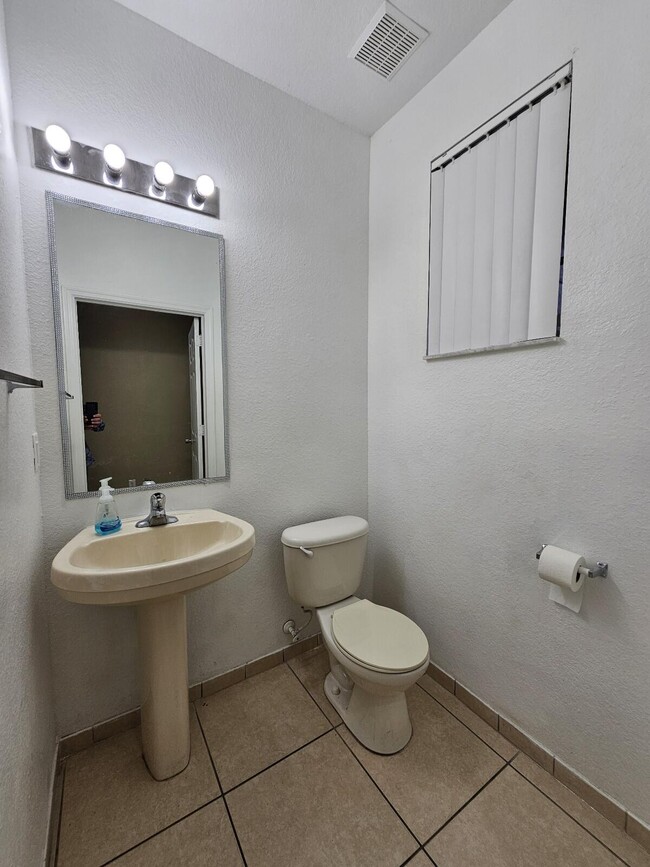 Building Photo - 965 Tortuga Dr