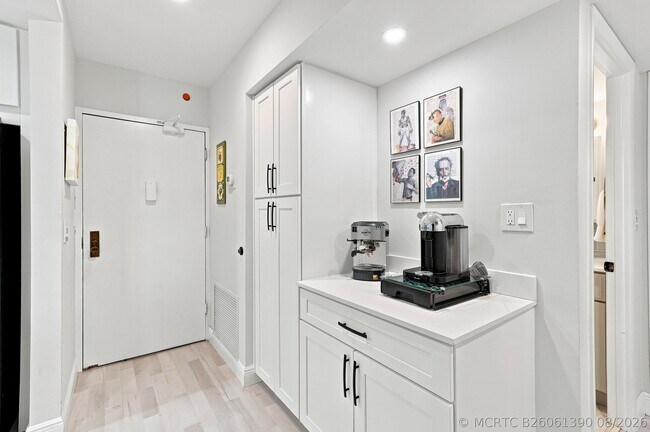 Foto del edificio - 2121 N Ocean Blvd