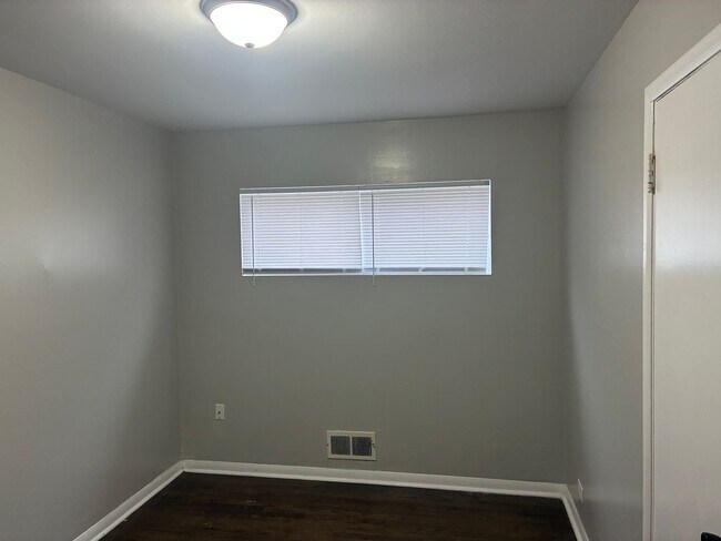 Building Photo - Gorgeous 3bed 2bath Single family house