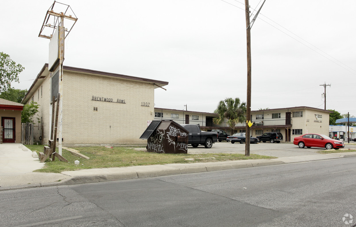 Primary Photo - Brentwood Arms Apartments