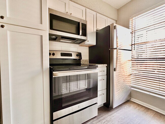 Foto del edificio - University Quarters - 1 Bed 1 Bath!!