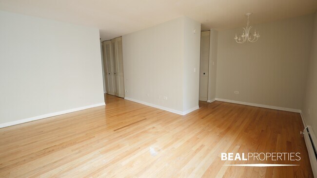Foto del edificio - 510 W Briar Pl