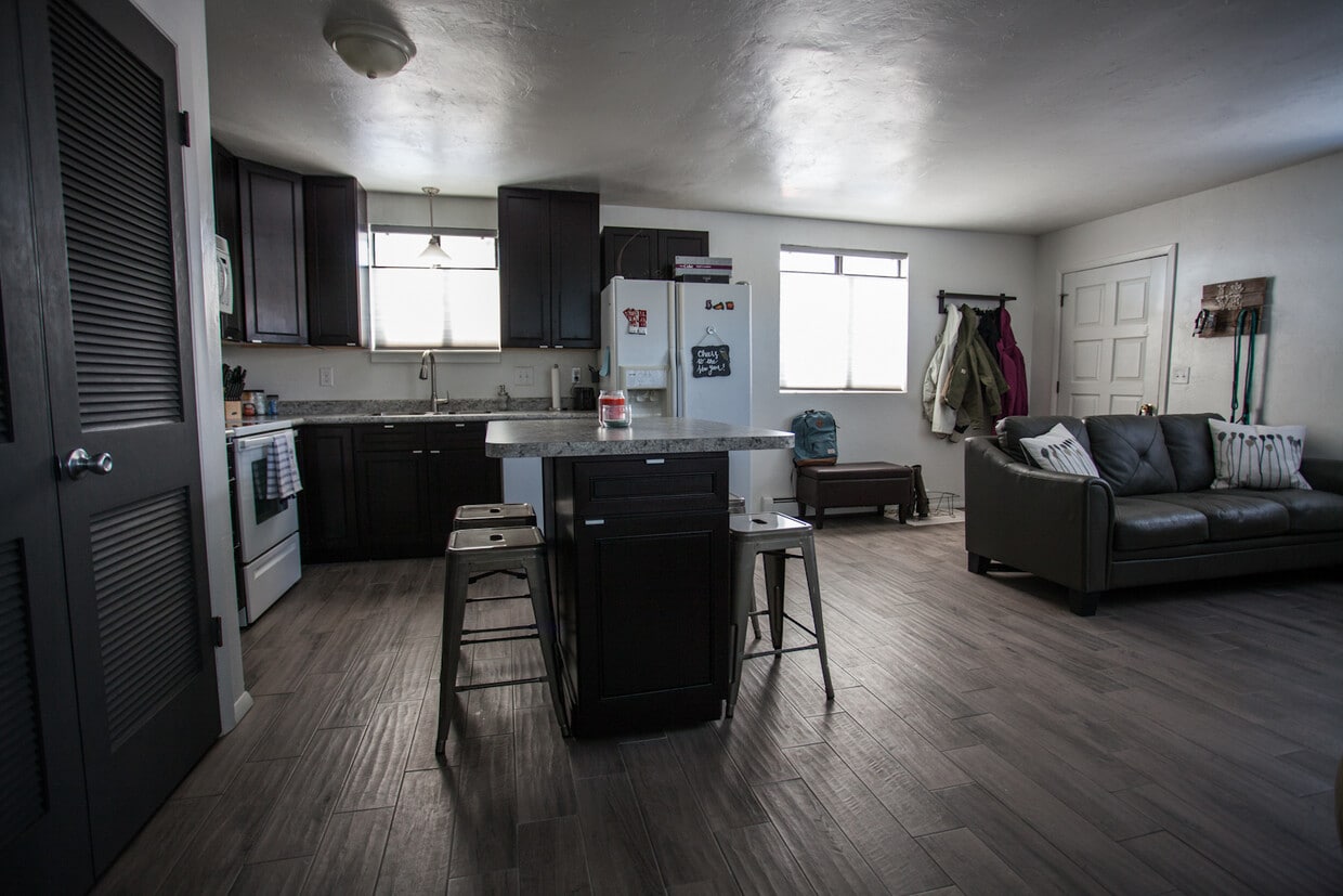 Building Photo - 240 N 17th St