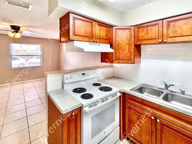 Foto del edificio - 1063 Spirit Lake Rd