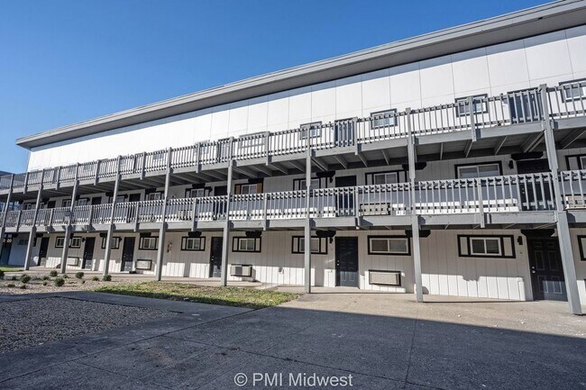 Building Photo - 3900 N Shadeland 2 bedroom